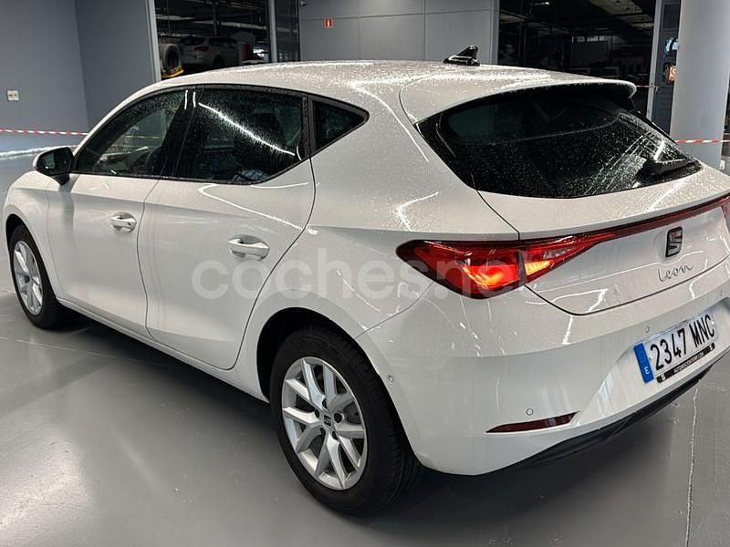 Usado Seat Leon Style 110 CV (80 kW) 2024 Blanco Familiar