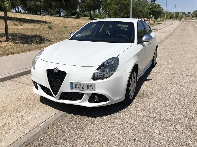 Usado Alfa Romeo Giulietta Distinctive 140 CV (102 kW) 2013 Blanco Utilitario