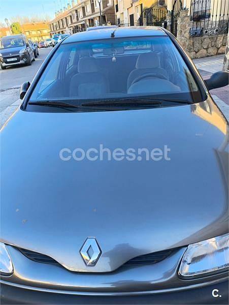 Begagnad Renault Laguna 95 HK (69 kW) 1994 Grå Halvkombi