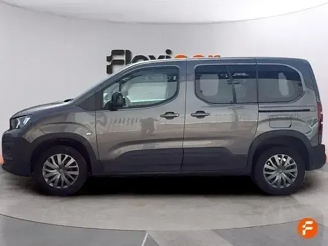 Usado Peugeot Rifter Allure 100 CV (73 kW) 2023 Gris Monovolumen