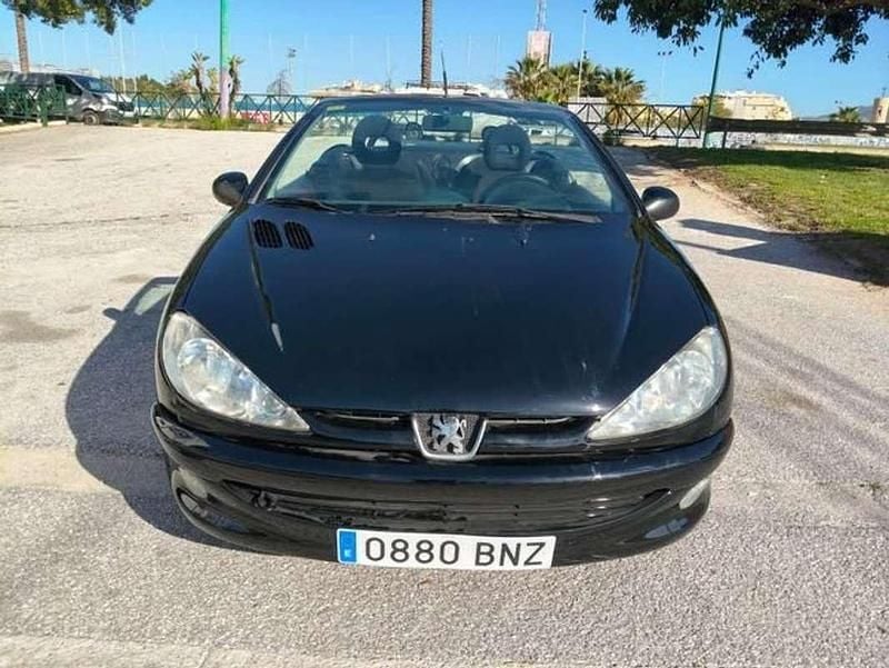 Usado Peugeot 206 CC 107 CV (78 kW) 2001 Negro Descapotable