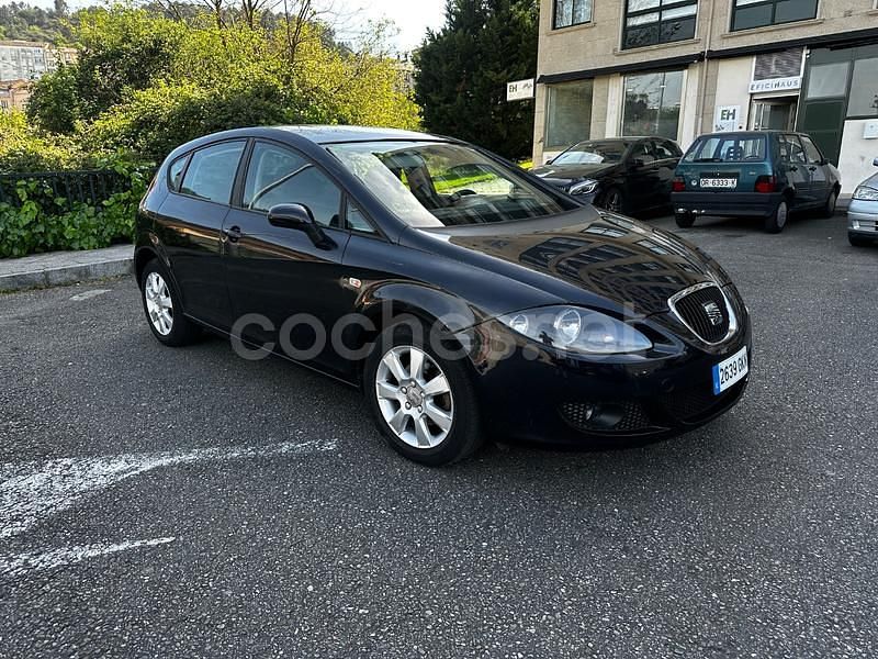 Usado Seat Leon Ecomotive 105 CV (77 kW) 2009 Negro Berlina
