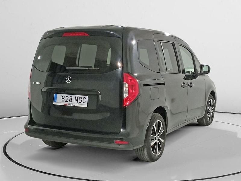 Usado Mercedes T180 116 CV (85 kW) 2023 Negro Monovolumen