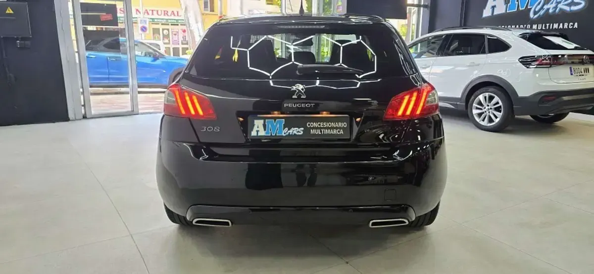 Usado Peugeot 308 GT-line 131 CV (96 kW) 2015 Negro Utilitario