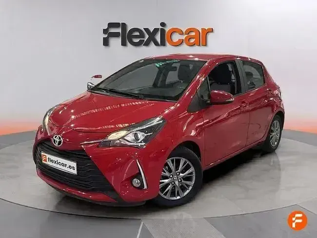 Usado Toyota Yaris Active 69 CV (50 kW) 2018 Rojo Berlina