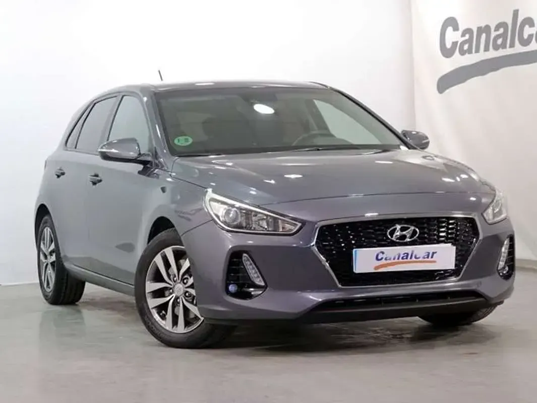 Usado Hyundai i30 GO! 110 CV (80 kW) 2018 Gris Utilitario