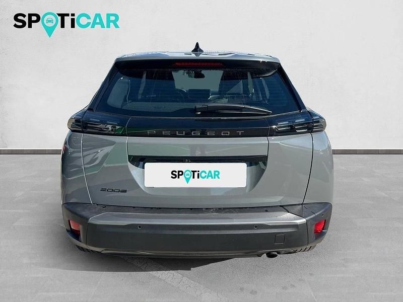 Usado Peugeot 2008 Active 100 CV (73 kW) 2023 Gris SUV