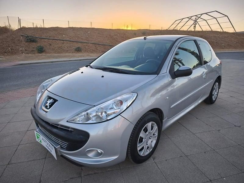 Usado Peugeot 206 60 CV (44 kW) 2010 Gris / plata Berlina