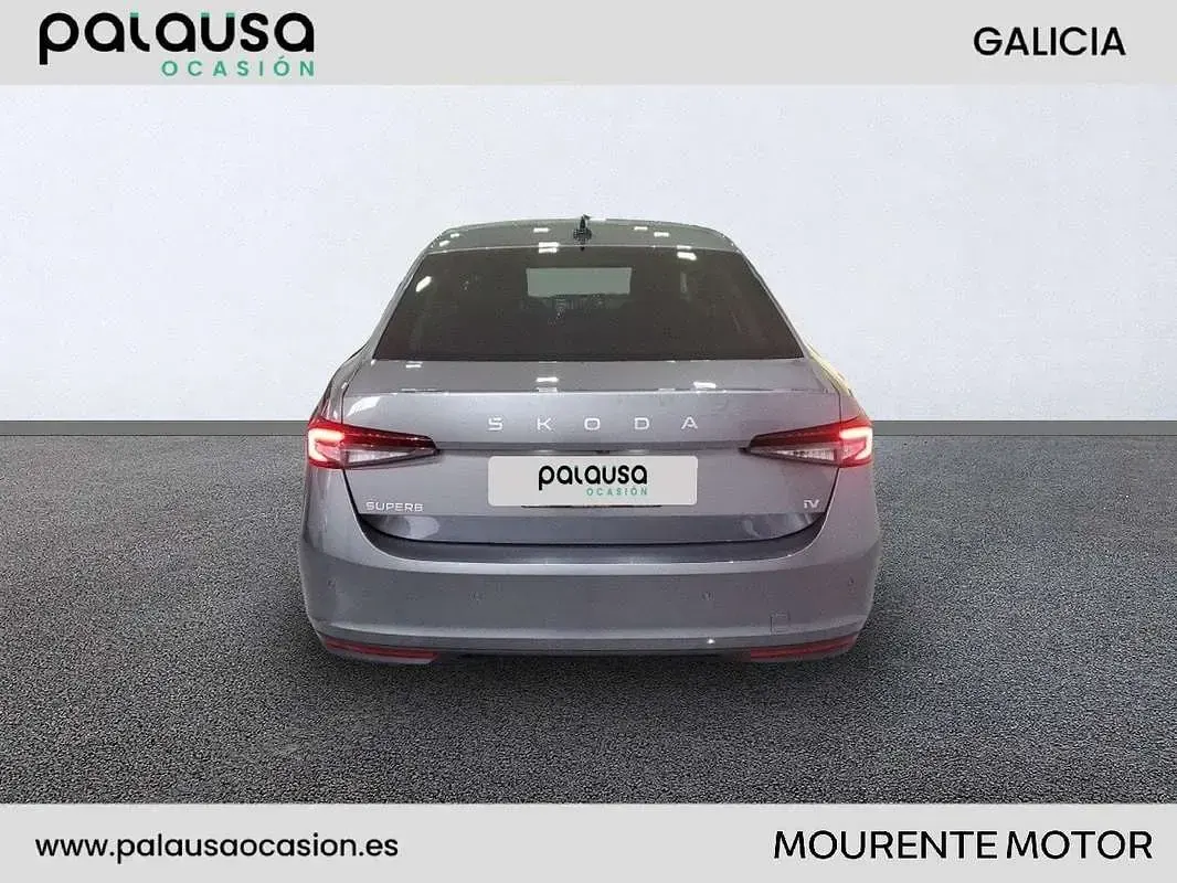 Usado Skoda Superb Selection 204 CV (150 kW) 2025 Gris Berlina
