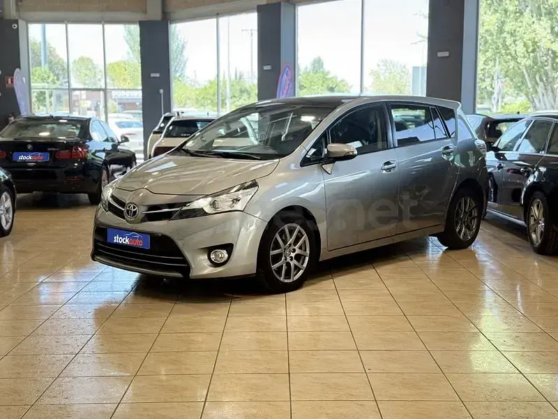 Usado Toyota Verso Advance 150 CV (110 kW) 2013 Gris / plata Monovolumen