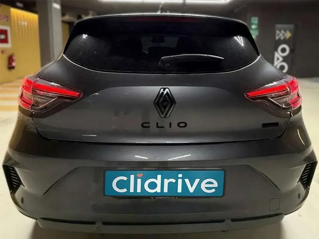 Usado Renault Clio V Esprit Alpine 143 CV (105 kW) 2023 Gris Berlina