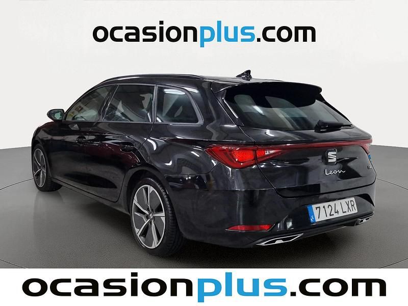 Usado Seat Leon FR 150 CV (110 kW) 2022 Negro Familiar