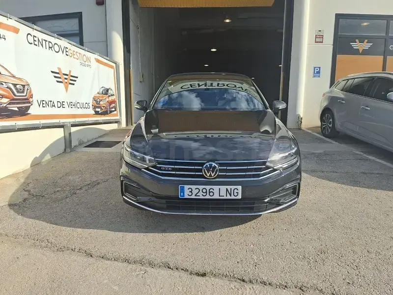 Usado VW Passat GTE 218 CV (160 kW) 2021 Gris / plata Berlina