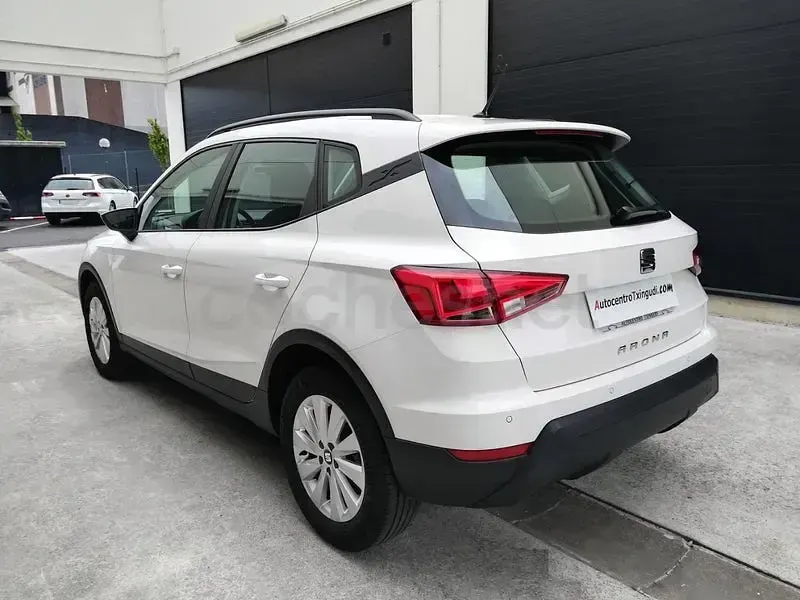Usado Seat Arona Style 110 CV (80 kW) 2021 Blanco SUV