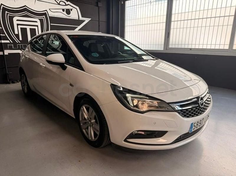 Usado Opel Astra Dynamic 136 CV (100 kW) 2019 Blanco Berlina