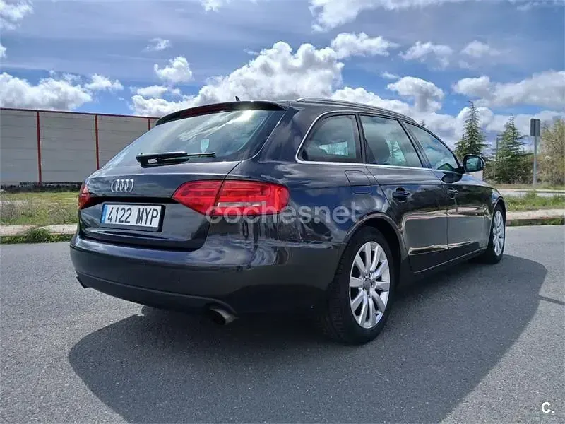 Usado Audi A4 180 CV (132 kW) 2009 Gris / plata Familiar