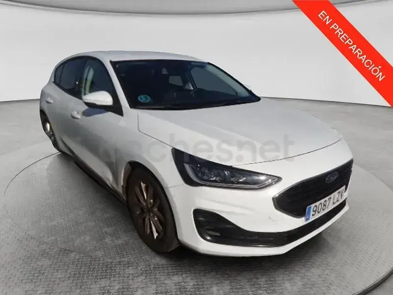 Usado Ford Focus Trend 120 CV (88 kW) 2022 Blanco Berlina