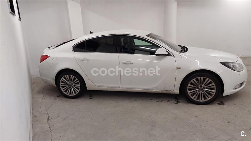 Usado Opel Insignia Selective 130 CV (95 kW) 2012 Blanco Berlina