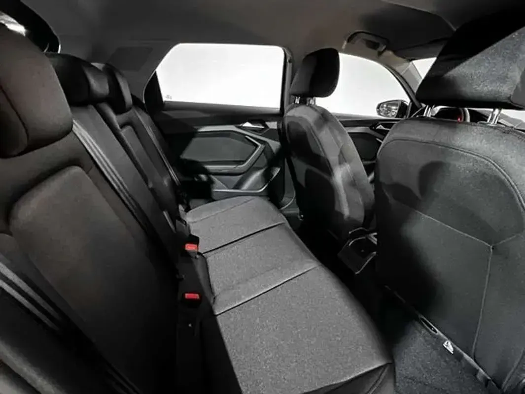 Usado Audi A1 Sportback 95 CV (69 kW) 2022 Gris Utilitario