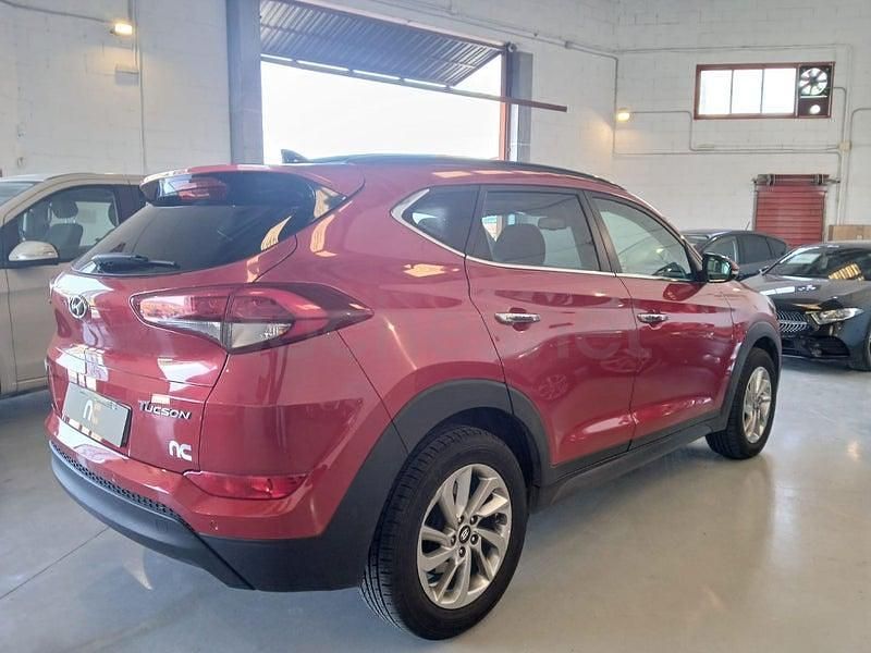 Usado Hyundai Tucson 115 CV (84 kW) 2016 Rojo SUV