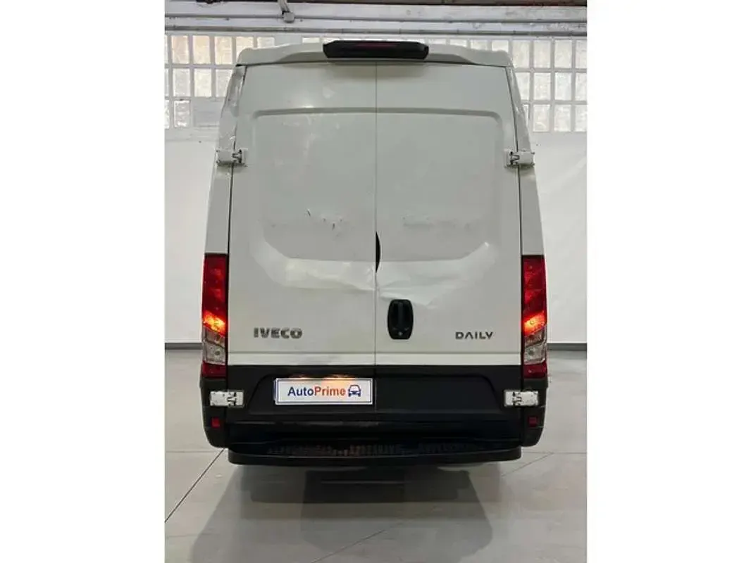 Usado Iveco Daily 156 CV (114 kW) 2019 Blanco Van