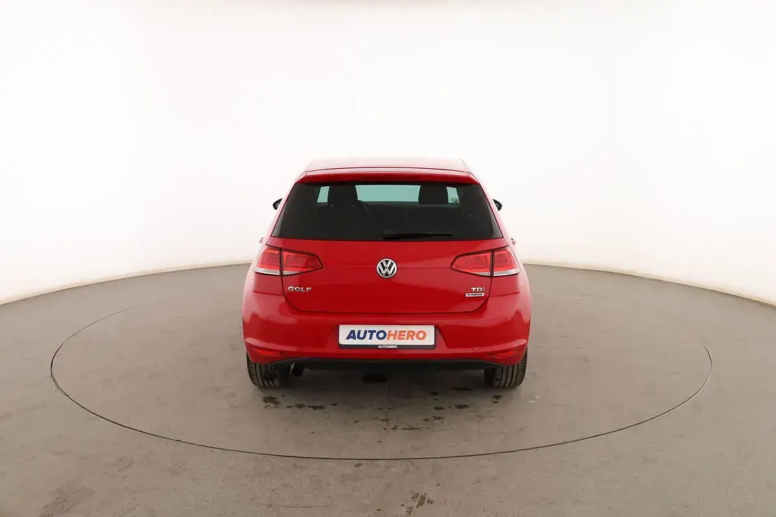 Usado VW Golf VII Advance 105 CV (77 kW) 2015 Rojo Berlina