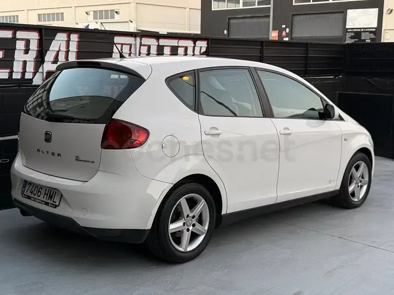 Usado Seat Altea Reference 105 CV (77 kW) 2012 Blanco Monovolumen