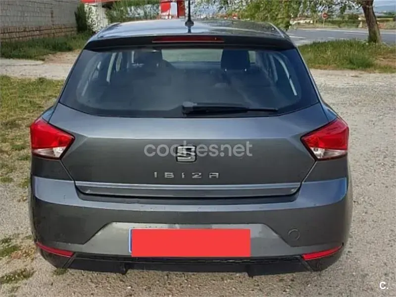 Usado Seat Ibiza Style 95 CV (69 kW) 2017 Gris / plata Berlina