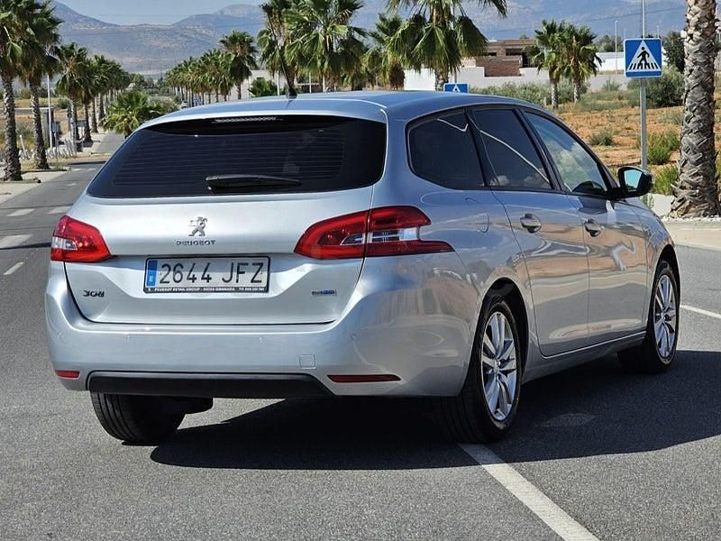 Usado Peugeot 308 SW Active 120 CV (88 kW) 2016 Gris / plata Familiar