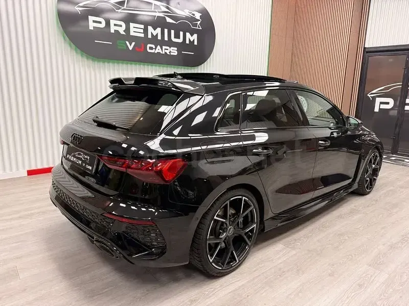 Usado Audi RS3 Exclusive 400 CV (294 kW) 2022 Negro Berlina