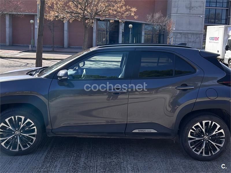 Usado Toyota Yaris Cross Style 130 CV (95 kW) 2025 Gris / plata SUV