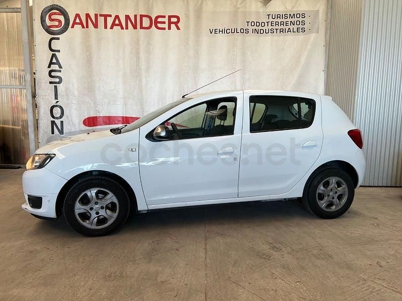 Usado Dacia Sandero Lauréate 90 HP (66 kW) 2015 Branco Sedan