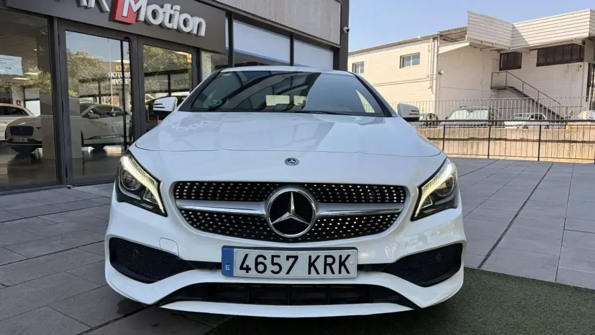 Usado Mercedes CLA200 Shooting Brake 156 CV (114 kW) 2019 Blanco Familiar