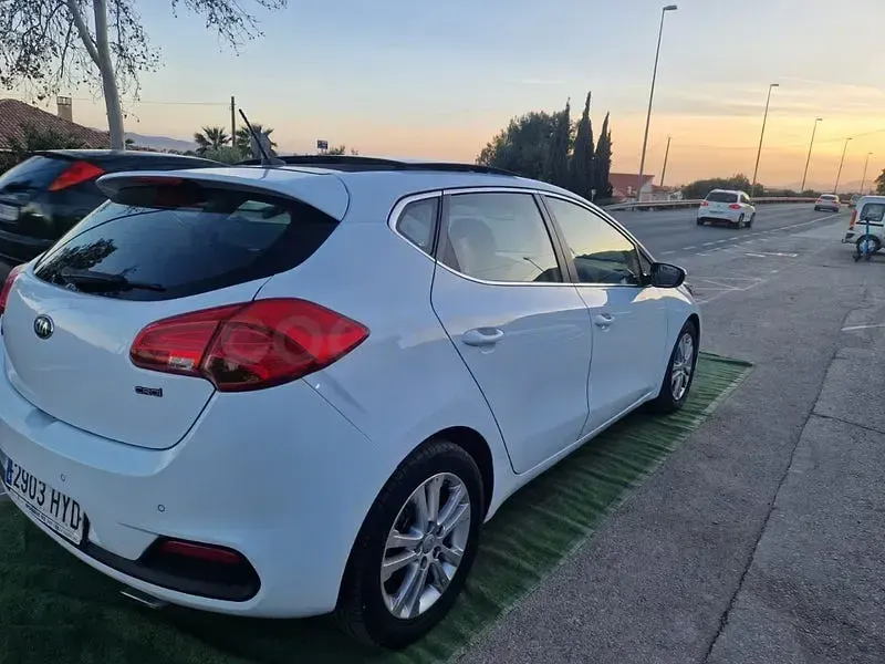 Usado Kia Ceed GT 128 CV (94 kW) 2014 Blanco Berlina