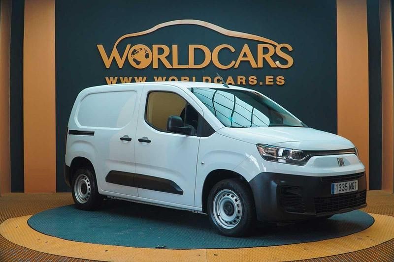 Usado Fiat Doblò 102 CV (75 kW) 2023 Blanco Monovolumen