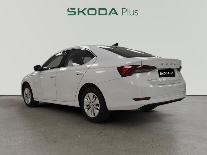 Blanco Usado 2024 Skoda Octavia Ambition | 27.990 € (Un poco caro) - Imagen 1/4
