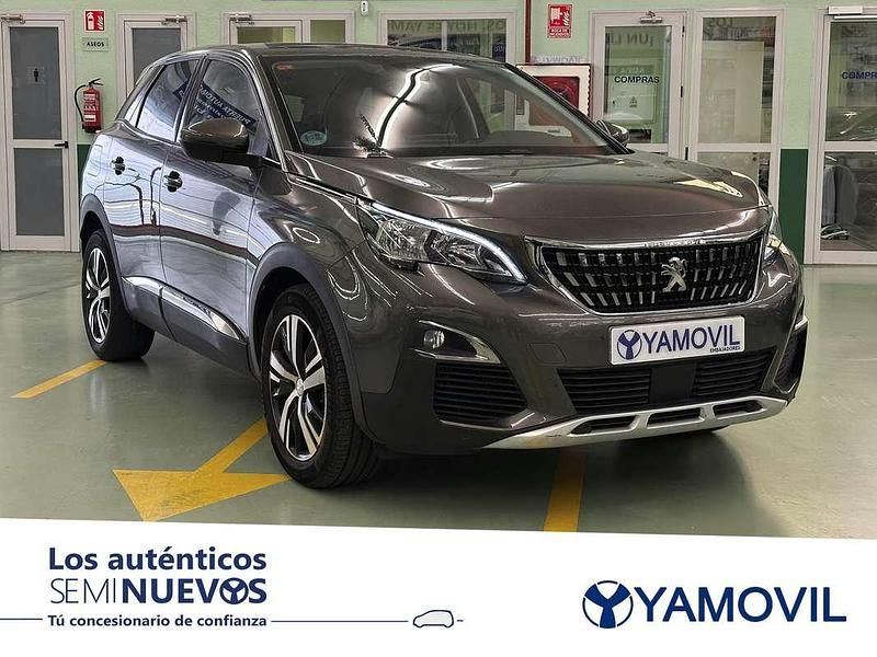 Usado Peugeot 3008 Allure 131 CV (96 kW) 2019 Gris SUV