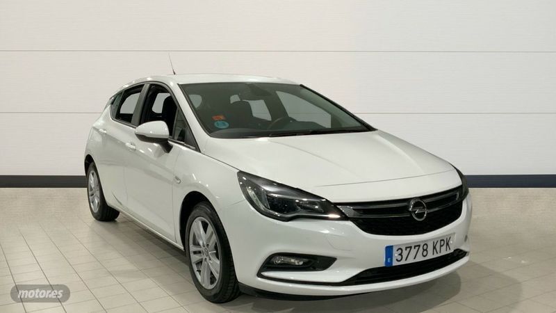 Usado Opel Astra Selective 125 CV (91 kW) 2018 Blanco Familiar