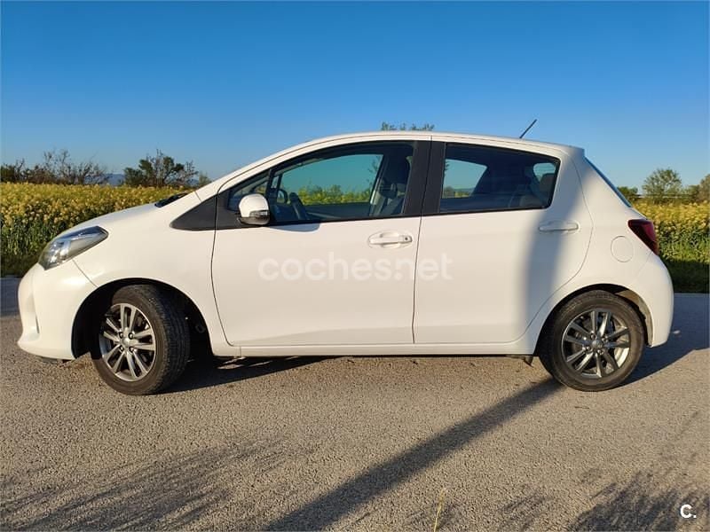 Usado Toyota Yaris City 69 CV (50 kW) 2015 Blanco Utilitario