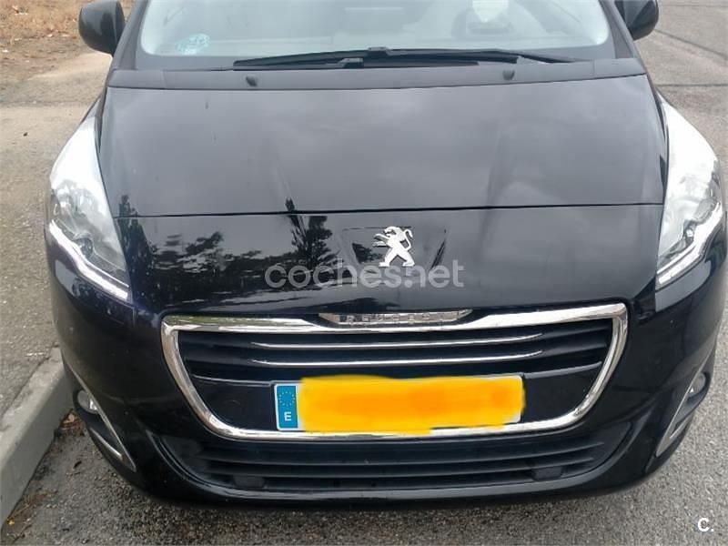Usado Peugeot 5008 Allure 120 CV (88 kW) 2016 Negro Monovolumen