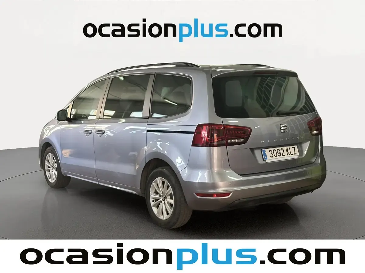 Usado Seat Alhambra Reference 150 CV (110 kW) 2018 Gris plata Monovolumen