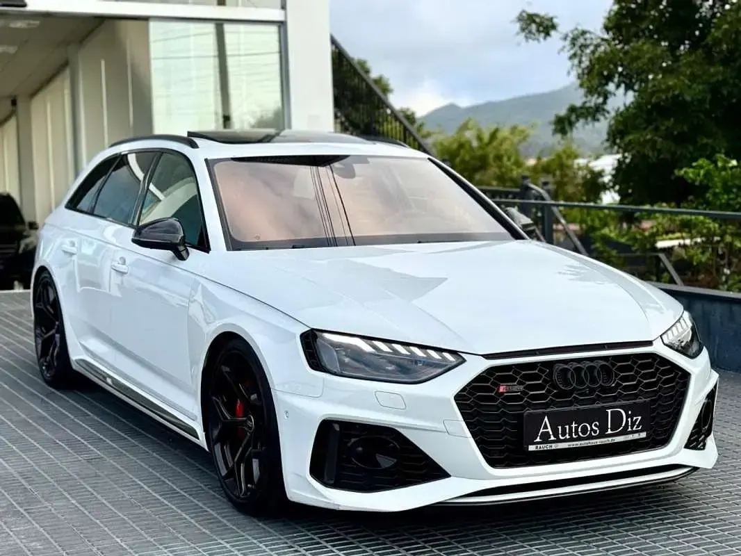 Usado Audi RS4 Competition 450 CV (330 kW) 2024 Blanco Familiar