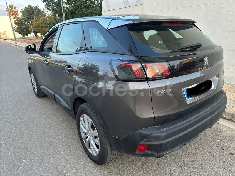 Usado Peugeot 3008 Allure 130 CV (95 kW) 2021 Gris / plata SUV