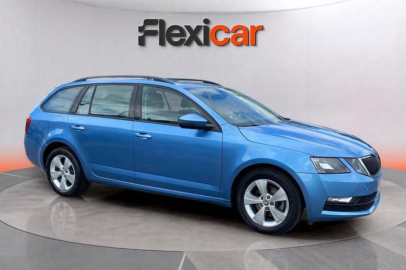 Usado Skoda Octavia 116 CV (85 kW) 2019 Azul Familiar