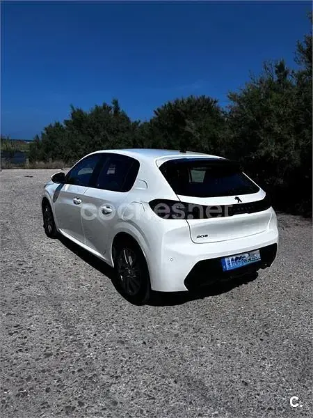 Usado Peugeot 208 Active 100 CV (73 kW) 2021 Blanco Utilitario