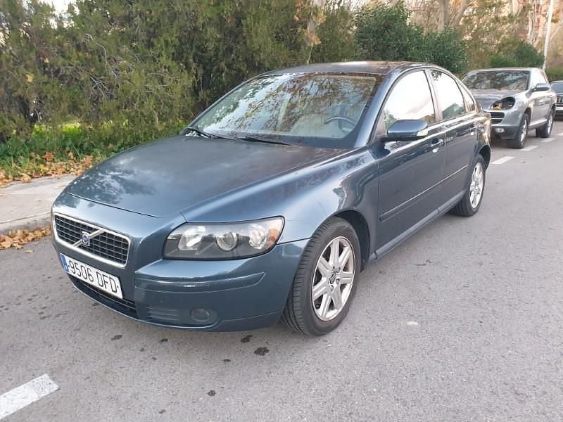 Gris Usado 2004 Volvo S40 Kinetic Berlina | 2499 € - Imagen 1/4