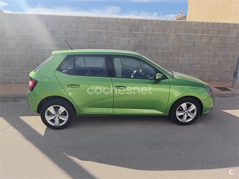 Usado Skoda Fabia Ambition 75 CV (55 kW) 2017 Verde Berlina