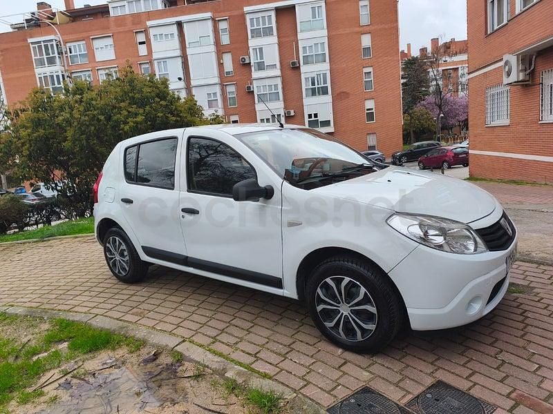 Usado Dacia Sandero Ambiance 75 CV (55 kW) 2011 Blanco Berlina