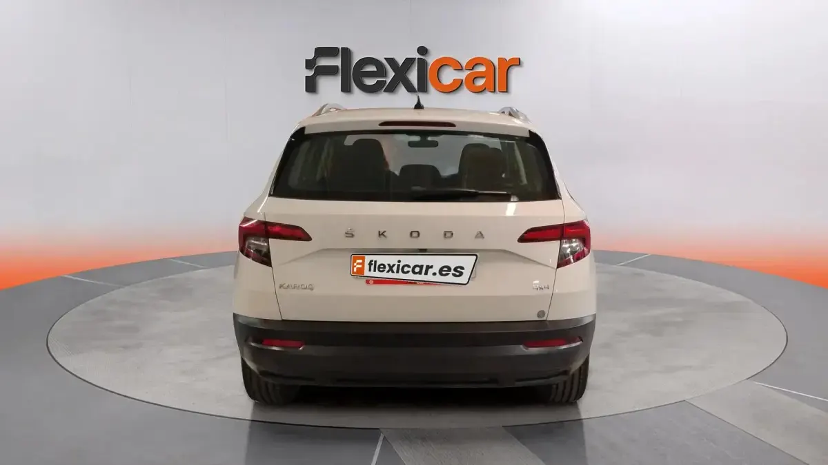 Usado Skoda Karoq Ambition 150 CV (110 kW) 2021 Blanco SUV