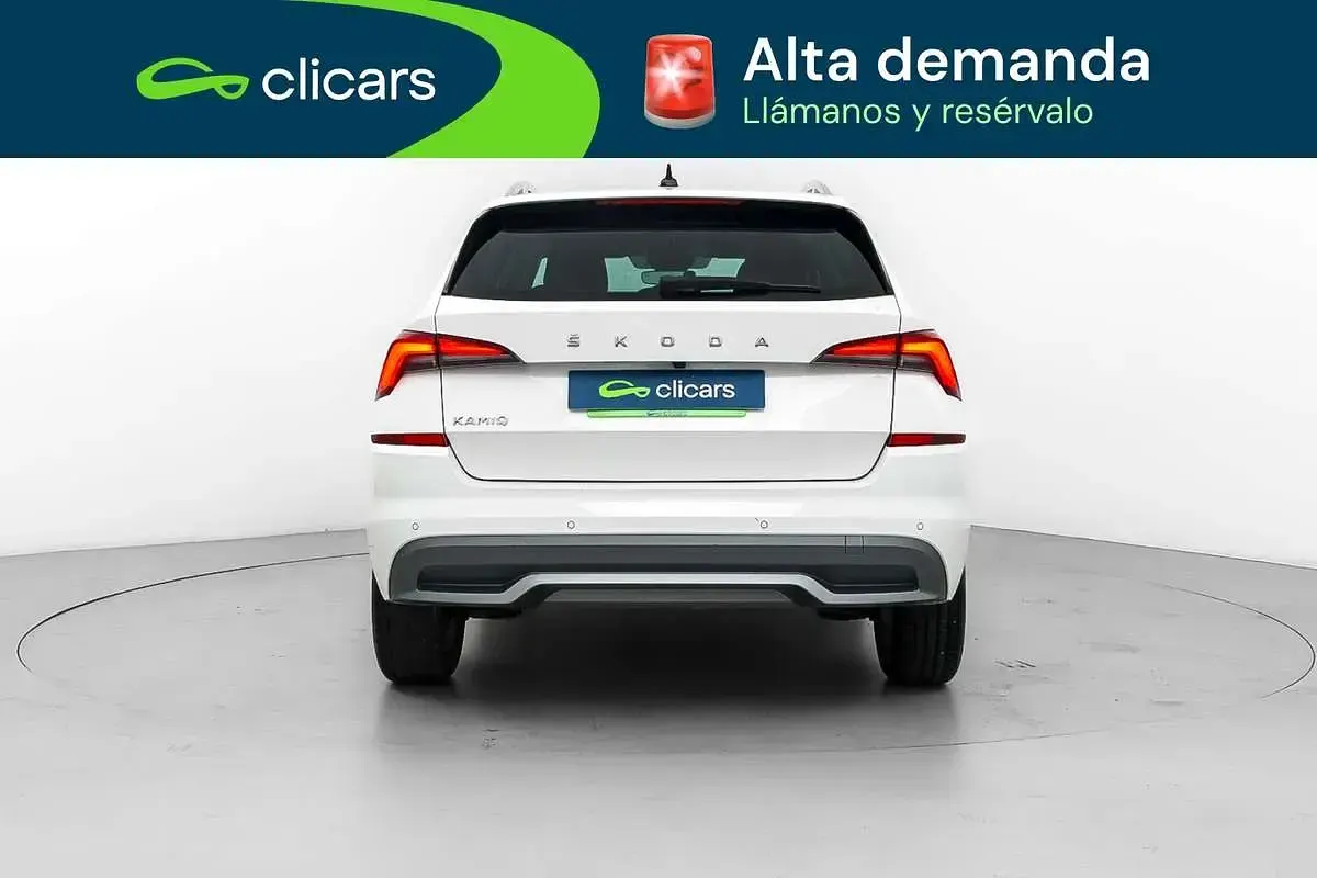 Usado Skoda Kamiq Ambition 110 CV (80 kW) 2022 Blanco SUV